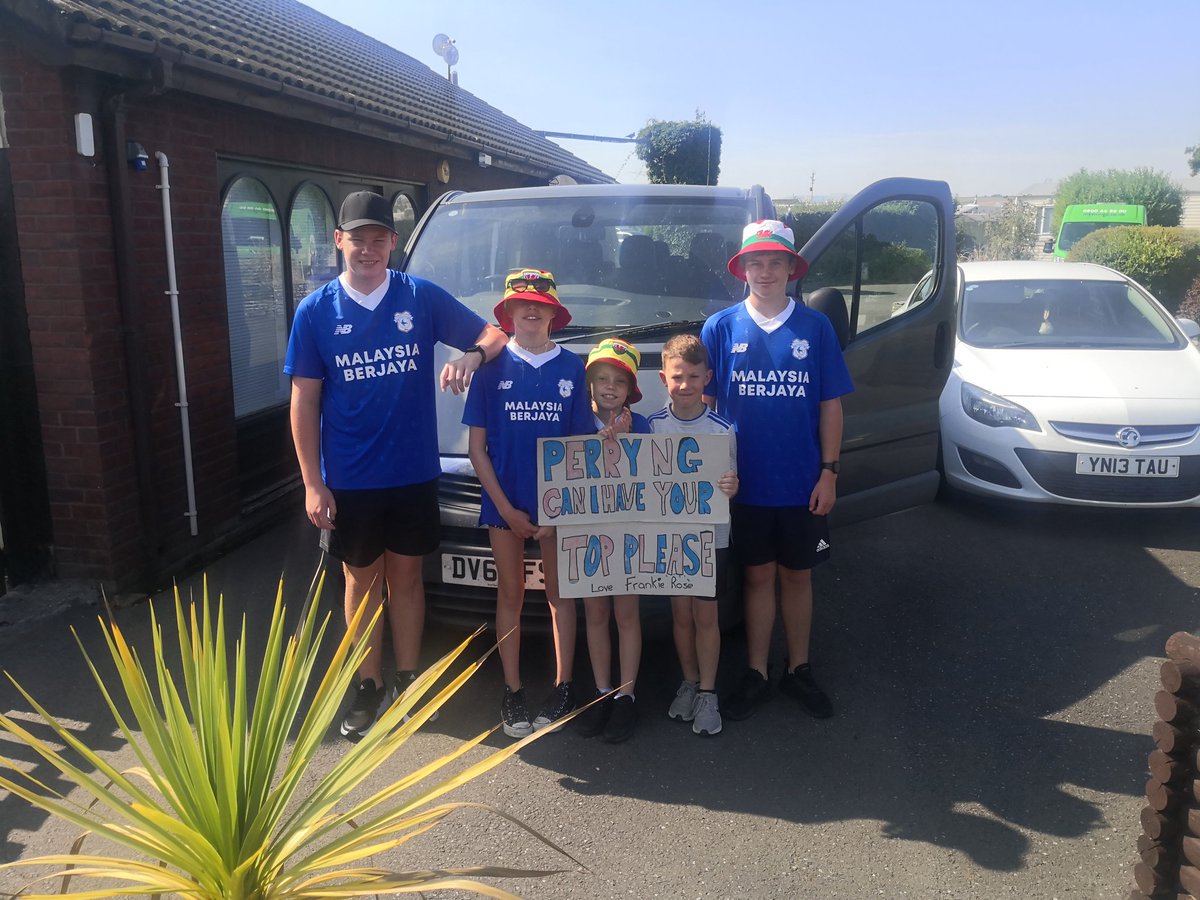RobGungey's tweet image. Sun's out and were on route to watch @CardiffCityFC Got a good feeling about today, big win on the cards hopefully🤞🏼#bluebirds #CCFC #CityAsOne #PerryNG