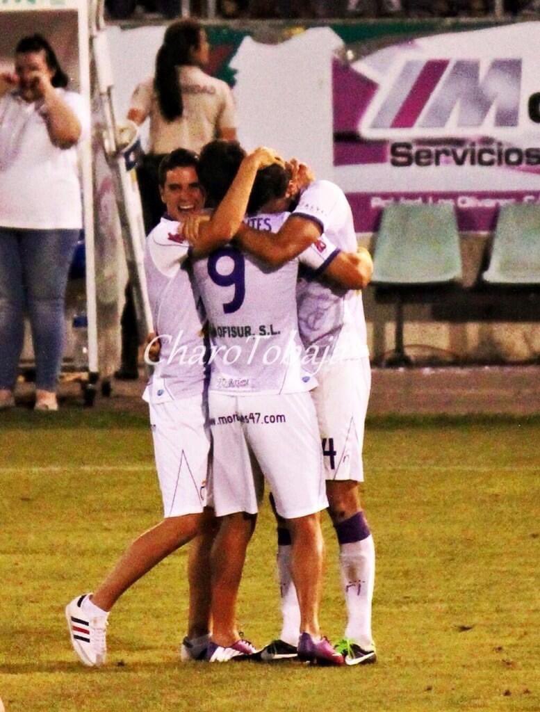 miguemontes9's tweet photo. Al corazón no se le puede engañar 🤍💜 Por todos los buenos momentos que he podido disfrutar contigo. Por ese gol que me/nos cambió la vida. Por el orgullo de haberte defendido. Gracias @RealJaenCF por hacerme un niño feliz que soñaba con jugar en la victoria. Felices 100 años 🦎 https://t.co/niEKDYzaHK