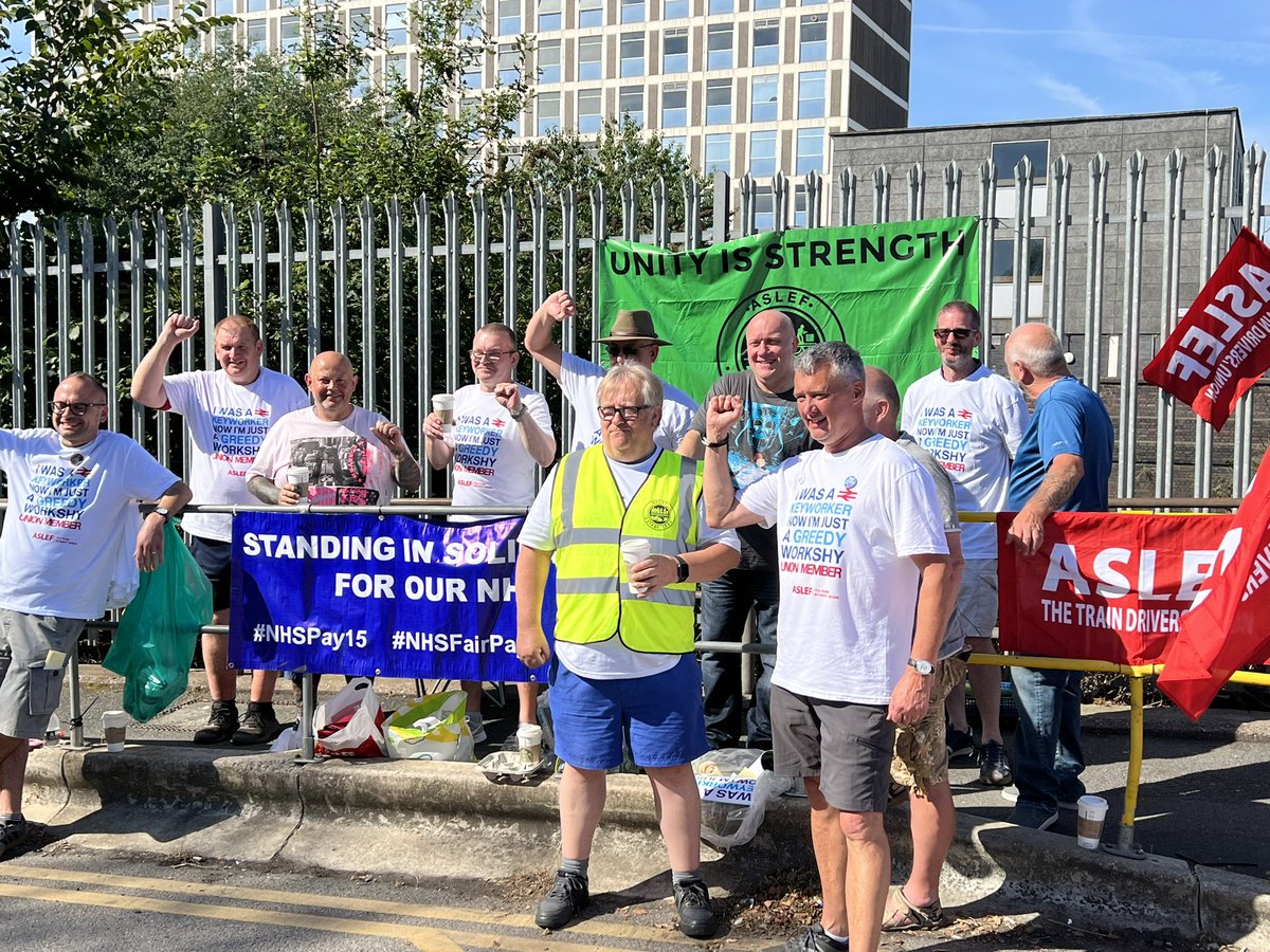 ashourigan's tweet photo. #solidarity Great turn out at Crewe … everyone is positive and great public support
#FightingforEquality https://t.co/vwnjVf10AY