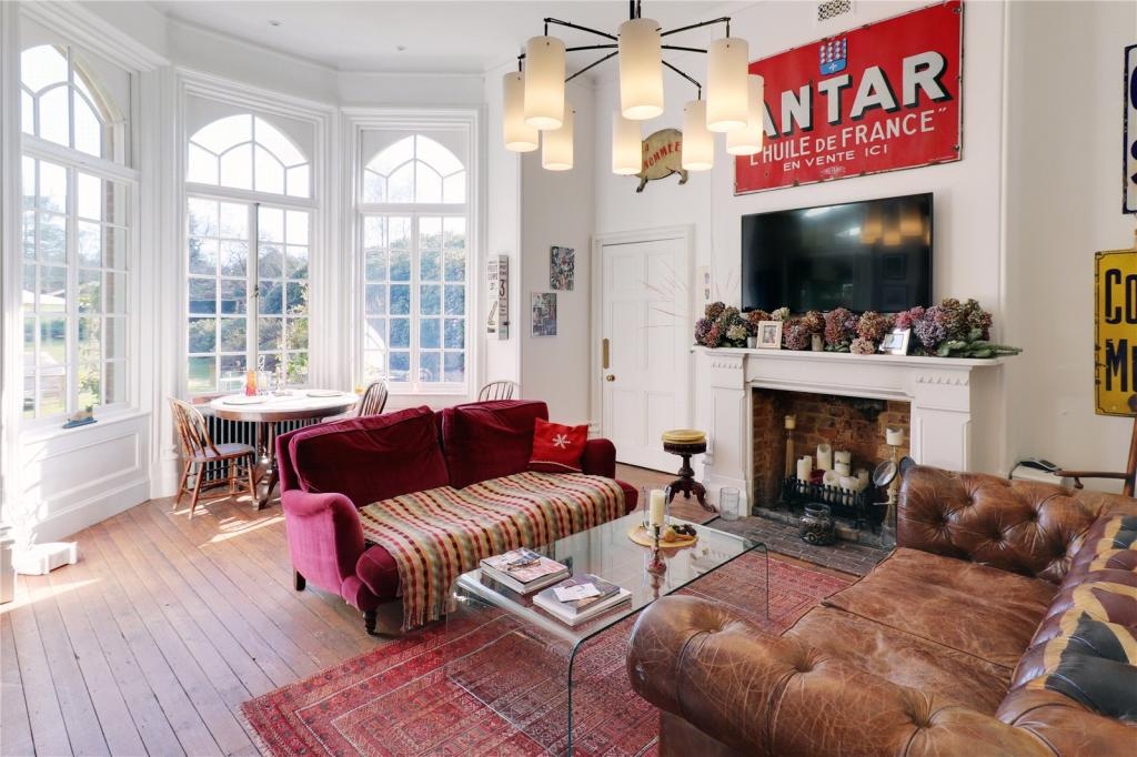 MyMoveTracker's tweet photo. 🛏️ 6 bedrooms
💷 £10,000,000
📌 Park Lane, Sevenoaks, TN15
🔑Marketed by @savills

An exceptional country residence of elegant proportions set within parkland grounds of about 16.25 acres. 

#actualinstagramhomes #property #forsale #luxuryliving #househunting #home #housegoals https://t.co/XAoGo56bdp