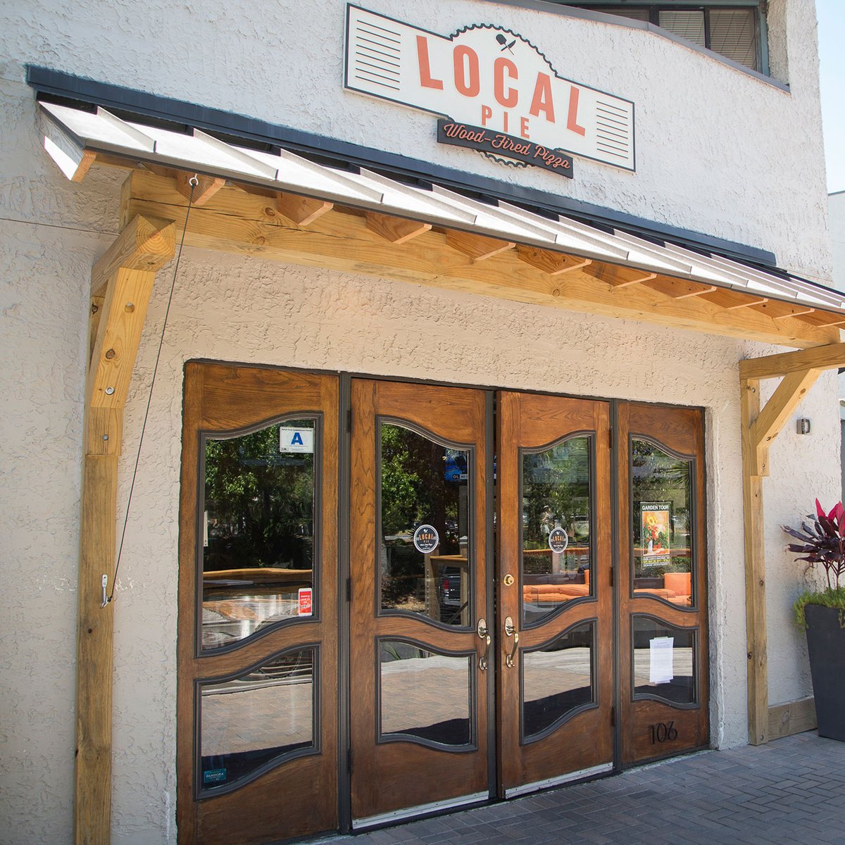 localpiehhi's tweet photo. We're open at NOON on Saturdays and Sundays so you can lunch LOCAL! 

#hiltonhead #hhi #hiltonheadisland #localpie #pizza #lowcountry #eatlocal #supportlocal #woodfiredpizza #southcarolina https://t.co/0Ge4kU6Y39
