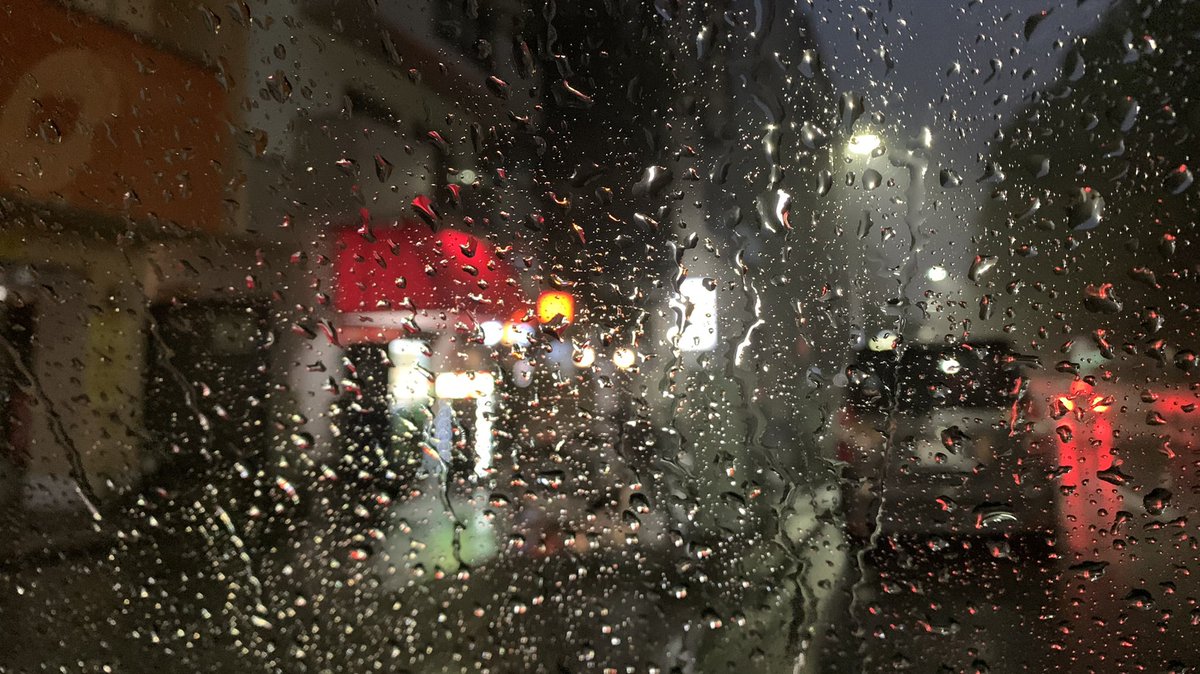 FM045RC42's tweet photo. 外に居るうちにメシ食って帰ろうと思ったんだが、雨降りすぎで車降りて店まで行くのが更に億劫。 https://t.co/KJanlWt0Mu