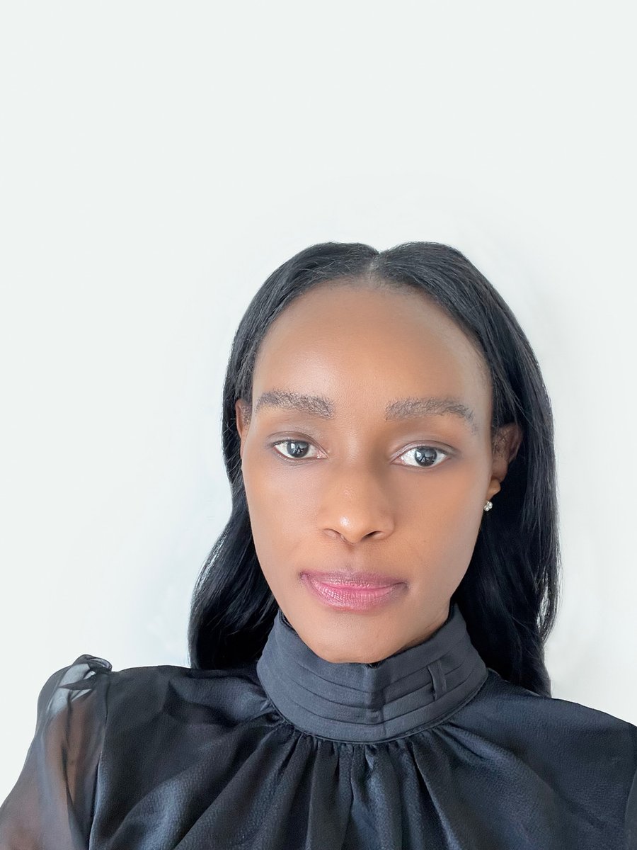 IGIHE's tweet photo. Umunyarwandakazi utuye mu Mujyi wa Los Angeles, Ivania Inyange, yasohoye igitabo yise “Far Away From My Roots”, ugenekereje mu Kinyarwanda bisobanuye “Kure y’inkomoko yanjye”, agaruka ku buzima abantu babamo iyo bimukiye muri Amerika.

https://t.co/uu4YHhVZFH https://t.co/x1HHAfa6Up