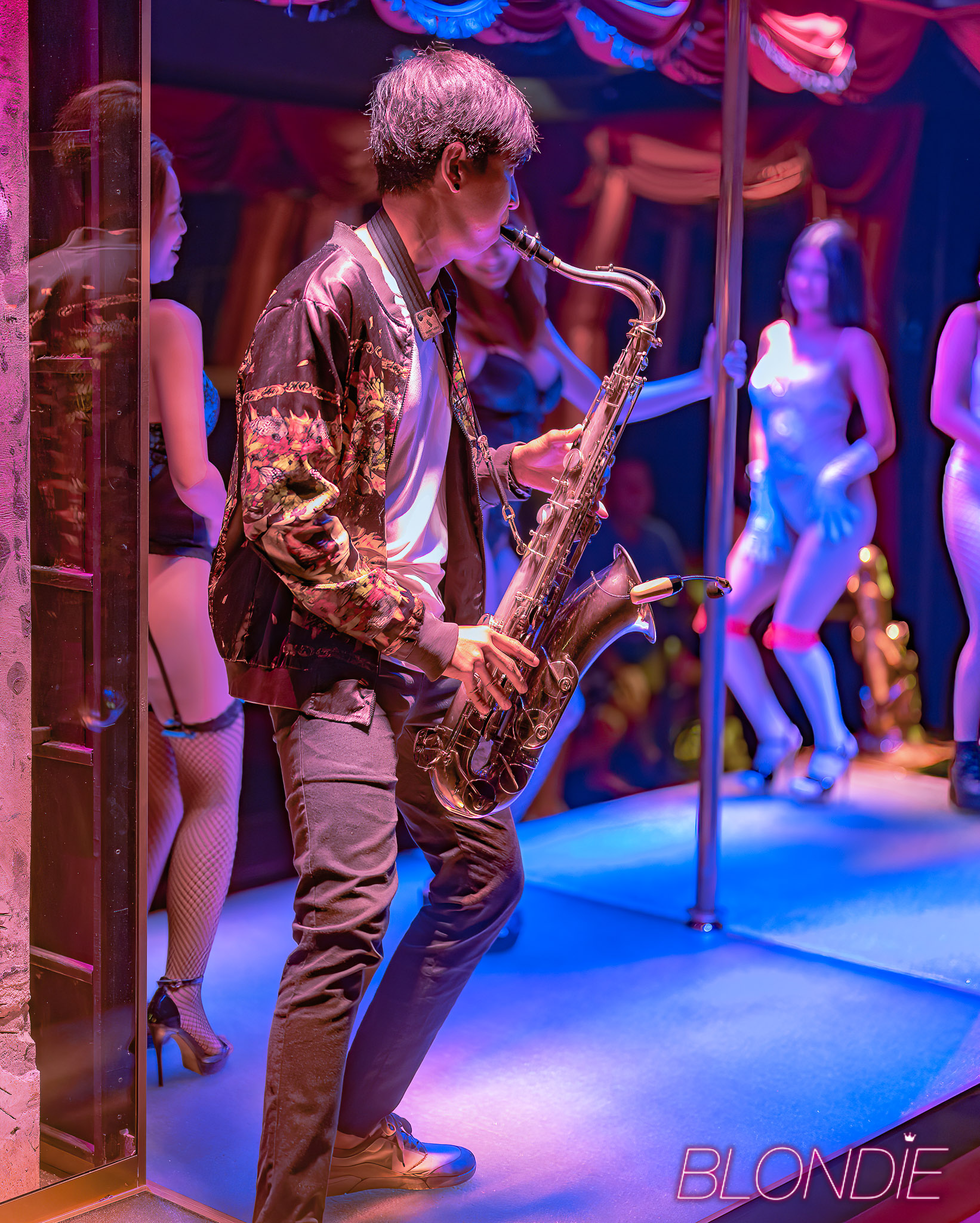 blondie-bangkok-on-twitter-live-sax-guest-djs-sizzling-hot-dancers