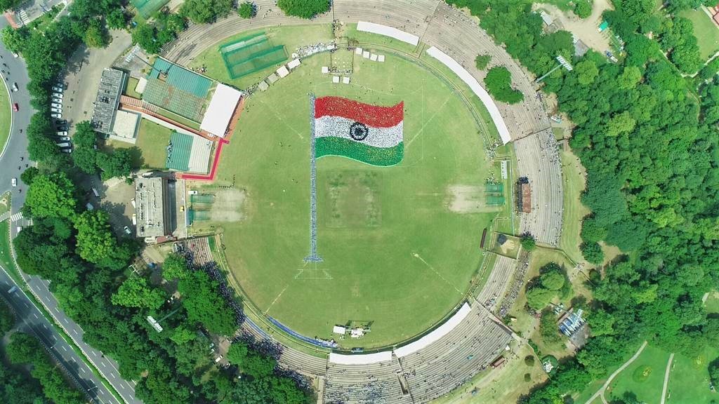 Chandigarh_uni's tweet photo. Felicitations!

Our splendid teamwork and coordination saw CU &amp; @NID_Foundation creating the Guinness World Records Title for the Largest Human Image of a Waving Flag! With a count of 5885 participants, we officially created the new record in Guinness World Records. https://t.co/bJQefsQ79G