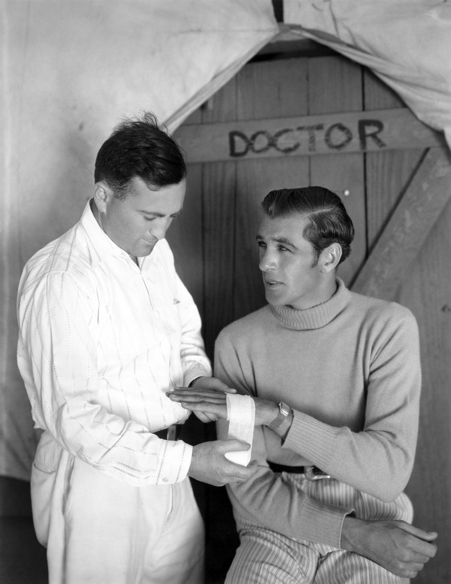 Gary Cooper in 'The Spoilers' (Paramount, 1930).

'The Spoilers' is a 1930 American Pre-Code Western film directed by Edwin Carewe and starring Gary Cooper, Kay Johnson, and Betty Compson. 

#garycooper #portraitphotography #hollywood #manbeauty #silentfilm #paramountpictures