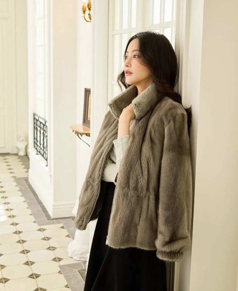 ohvelybr's tweet photo. 『📸 Yeon Seo x #GeorgesRech collection 2022. https://t.co/3L6zdbHG1m