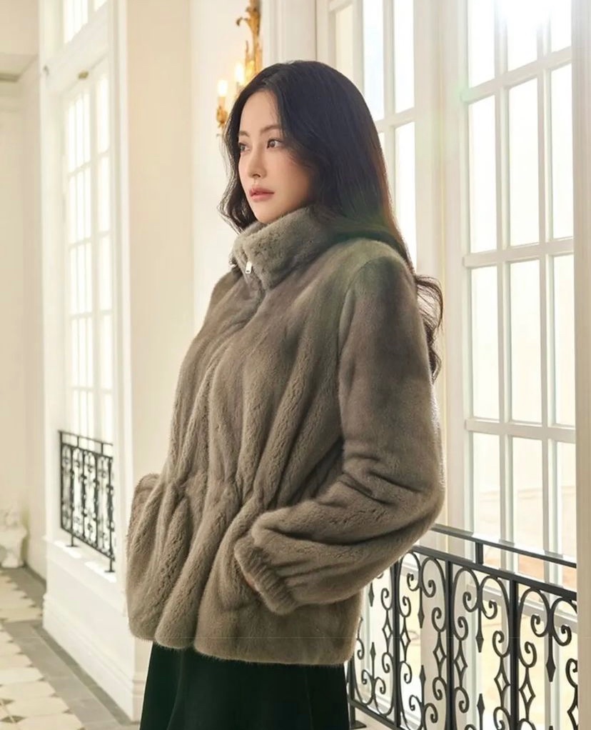 ohvelybr's tweet photo. 『📸 Yeon Seo x #GeorgesRech collection 2022. https://t.co/3L6zdbHG1m