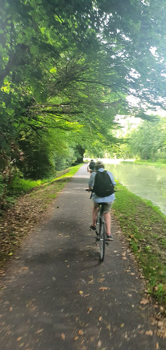 lecointrevianne's tweet photo. @2Ceyrat2Furious J'ai suivi cet été le #canaldeBerry avec mes deux ados de fils et un neveu, de Montluçon à Tours, et c'était plutôt très bien même si les aménagements cyclables ne sont pas achevés partout. Belle balade en France profonde ! https://t.co/CcPjht9Dc1