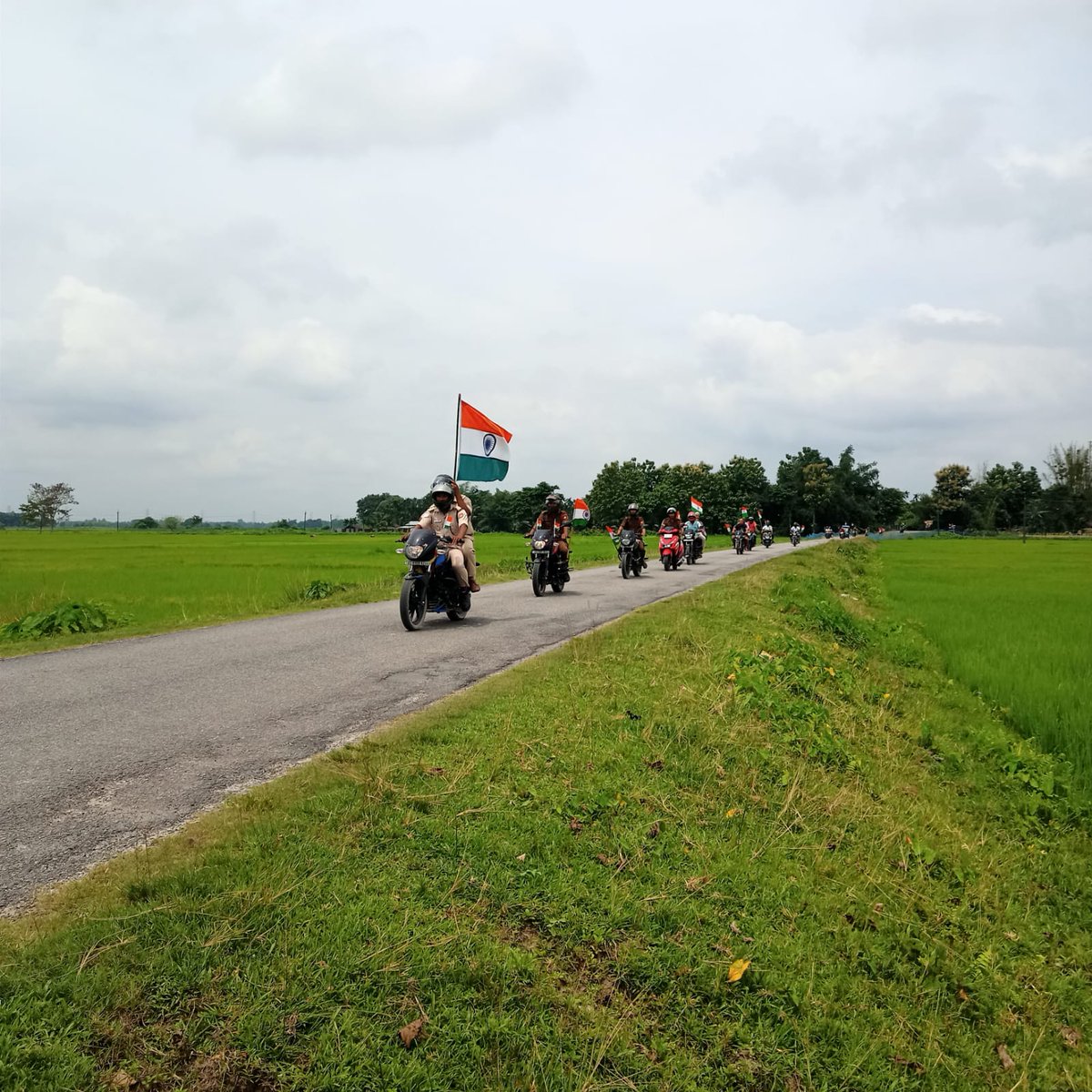 KokrajharPolice's tweet photo. Bike rally at #Dotma PS in connection with #AzadiKaAmritMahotsav
#HarGharTringa
#HarGharTirangaAssam
@PMOIndia
@HMOIndia
@MinOfCultureGoI
@CMOfficeAssam
@himantabiswa
@DGPAssamPolice
@assampolice https://t.co/2b3SKfSu0B