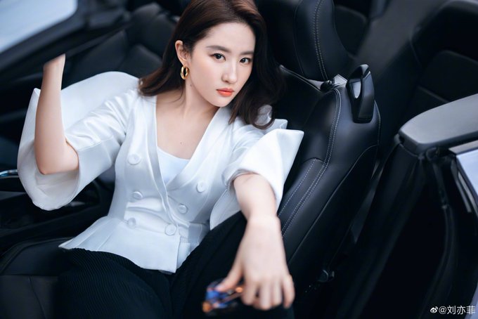 Yifei's Sina พ.ค.- ส.ค. 2565 FaCJEF9aAAEmPv7?format=jpg&name=small