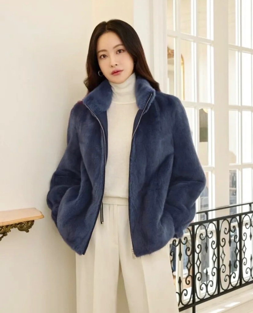 ohvelybr's tweet photo. 『📸 Yeon Seo x #GeorgesRech collection 2022. https://t.co/AsBLamP9z3