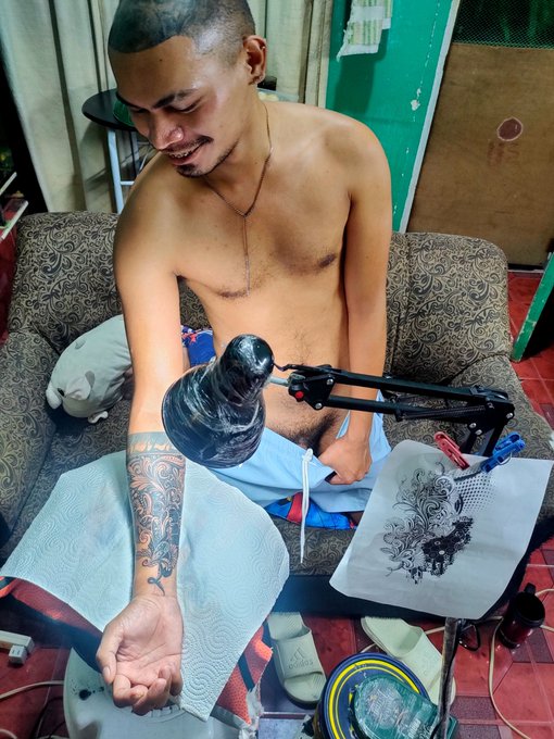 loko-loko den yung artist ko eh no, anyway just flexing my new tatts... https://t.co/SSS8ZZ0ouQ<a href="/tag/newprofilepic"class="tags"><span>#newprofilepic</span></a>