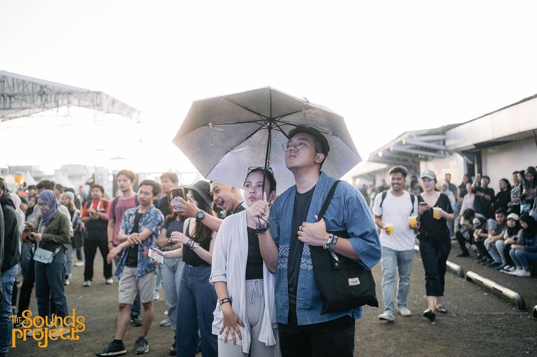 soundsproject_'s tweet photo. Ada yang pergi bareng bestie, ada yang pergi bareng ayang. Kalau kamu, pergi bareng siapa?

Buat yang belum punya barengan, yuk reply tweet ini! Siapa tau malah dapet jodoh dari The Sounds Project. 🤩 https://t.co/MX1cLvipXS