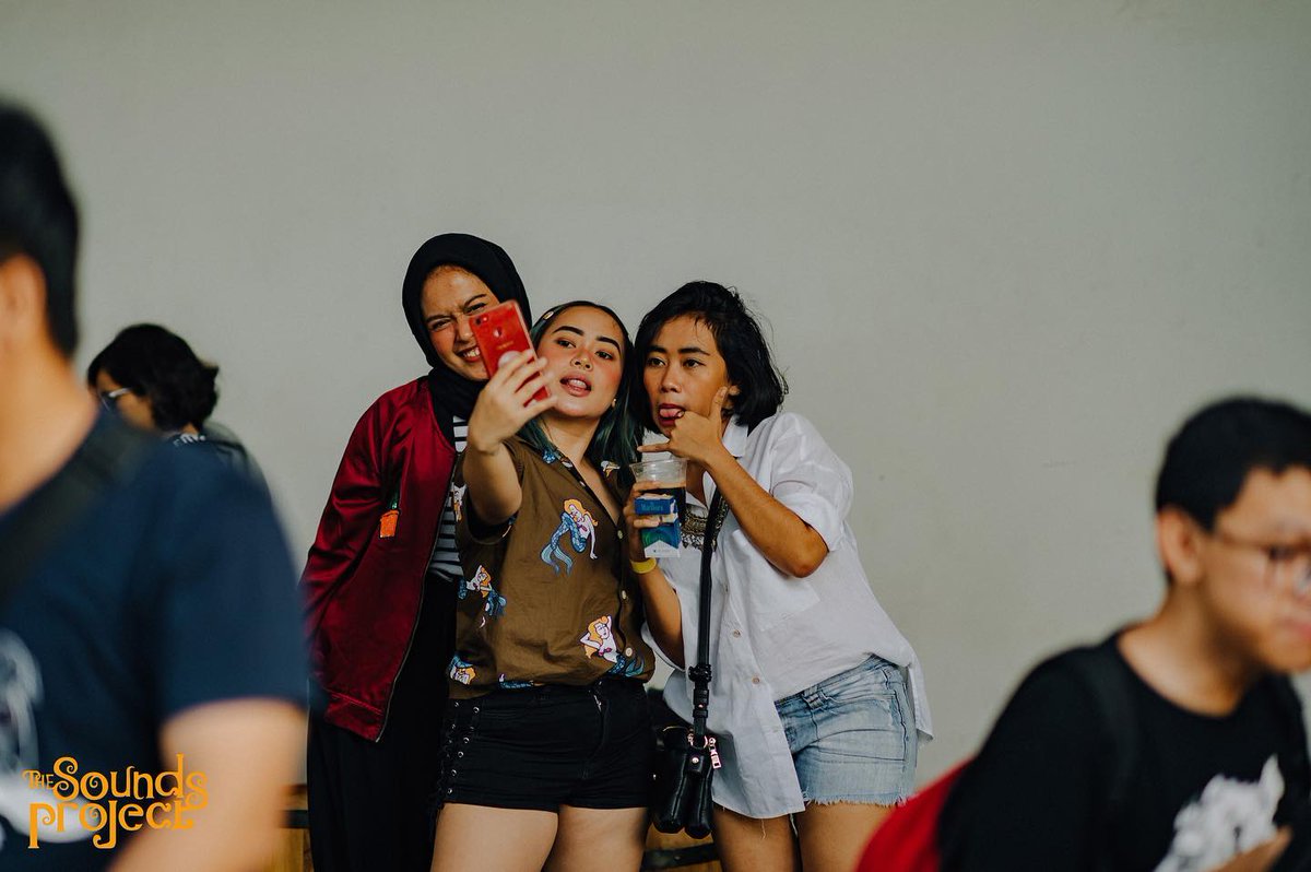soundsproject_'s tweet photo. Ada yang pergi bareng bestie, ada yang pergi bareng ayang. Kalau kamu, pergi bareng siapa?

Buat yang belum punya barengan, yuk reply tweet ini! Siapa tau malah dapet jodoh dari The Sounds Project. 🤩 https://t.co/MX1cLvipXS