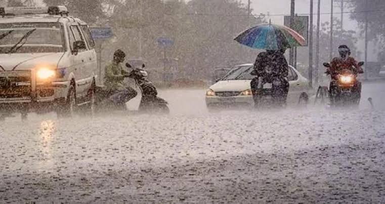 ArunGD34's tweet photo. #Rainfall in 24 hours Data in states
EAST MP
#Mawai 170mm
#satana 140mm
#sohawal 120mm
#Katni 120mm
#Rampur 100mm
#Gohparu 100mm
#Venkatnagar 80mm
#Kusmi 70mm

ODISHA
#Sonepur 110mm
#Boudhgarh 90mm
#Rayagara 90mm
#Bolangir 80mm

EAST UP
CHITRAKOOT:#Karwi 160mm https://t.co/EZZJbDIjPr