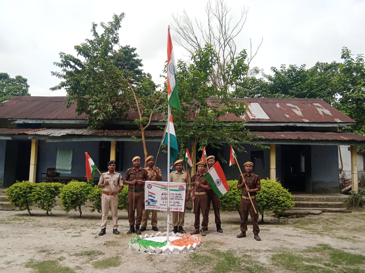 MrityonjoyKorm1's tweet photo. Under the 20AP(IR)BN platon no 11th dotoma police station they are celebrating Azadika Amrit Mahotsav, 

#AzadiKaAmritMahotsav 
#HarGharTringa 
#HarGharTirangaAssam 

@PMOIndia 
@HMOIndia 
@MinOfCultureGoI 
@CMOfficeAssam 
@himantabiswa 
@DGPAssamPolice 
@assampolice https://t.co/8EoyipPJ5c