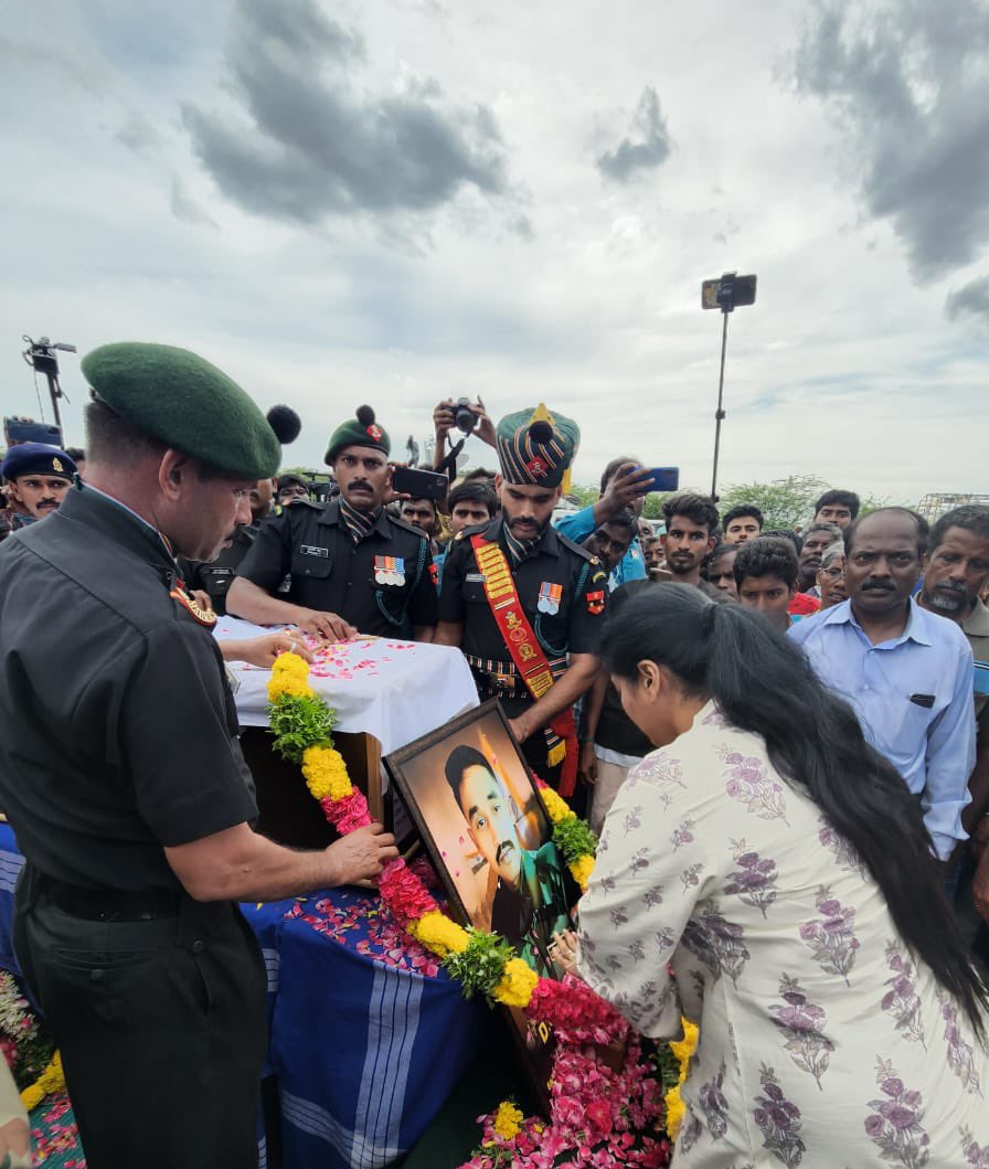 Gayatri_Raguram's tweet photo. "A hero is someone who has given his or her life to something bigger than oneself." Attended Last rites of martyred soldier Lakshmanan at native village Madurai District. .@blsanthosh @JPNadda @PMOIndia @annamalai_k .@cibi_cm @palanivelmuna @PrithviKsamy. #VeeraVanakkam https://t.co/7PFjl9VhIZ