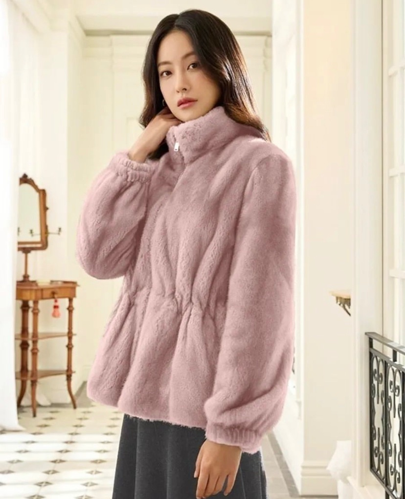 ohvelybr's tweet photo. 『📸 Yeon Seo x #GeorgesRech collection 2022. https://t.co/yzzb8iz3Qz