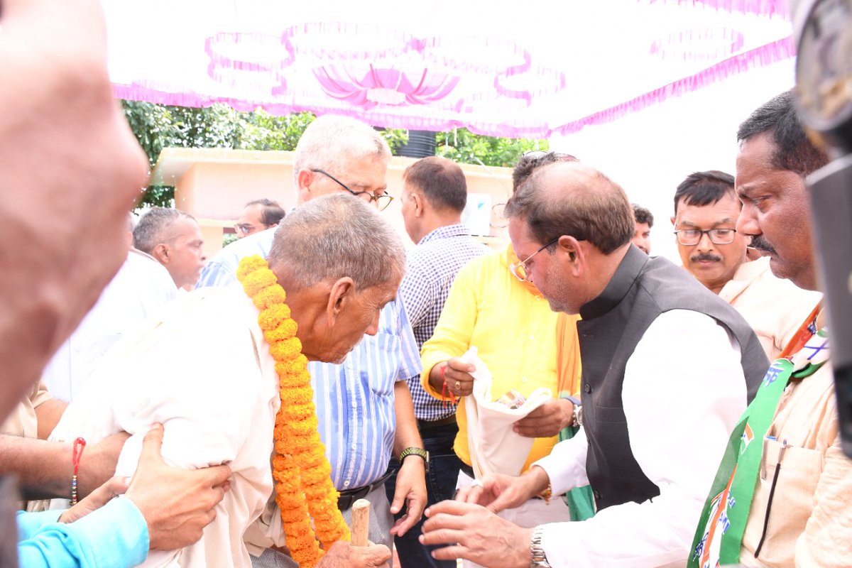 इसमें माननीय वित्त राज्य मंत्री श्री पंकज चौधरी द्वारा शहीदों के परिवारों को सम्मानित किया गया | लोगो ने इस जनभागीदारी  कार्यक्रमन में बढ़ चढ़ कर हिस्सा लिया | <a href="/cbic_india/">CBIC</a> <a href="/mppchaudhary/">Pankaj Chaudhary</a> <a href="/nsitharamanoffc/">Nirmala Sitharaman Office</a> <a href="/FinMinIndia/">Ministry of Finance</a> <a href="/officeofPCM/">Office of Pankaj Chaudhary</a>