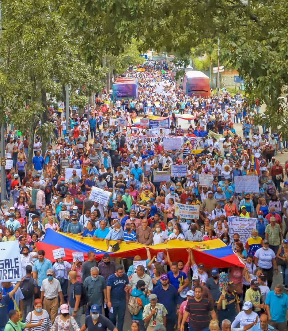 dearay66's tweet photo. El régimen frente a las manifestaciones aprueba 100% Bono vacacional, Victoria de los trabajadores y prueba de q tienen cómo pagar solo q les gusta humillar,importante ahora es la victoria x un modelo q respete a los trabajadores,sus derechos  y el d todos los ciudadanos. https://t.co/8F7co8SIP1