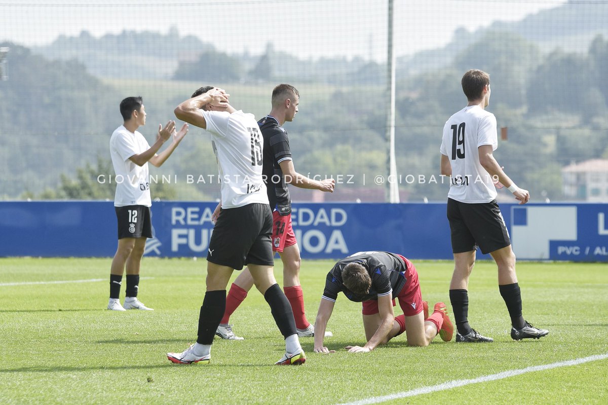 Giobatista19's tweet photo. FINAL | @RealSociedad C 2-1 @REALUNIONCIRUN
⚽ Larrañaga 38'
⚽ Eder García 70'
⚽ Azkue 91'
#RealSociedad #RealC #Zubieta #RealUnion https://t.co/413mVjPK5P