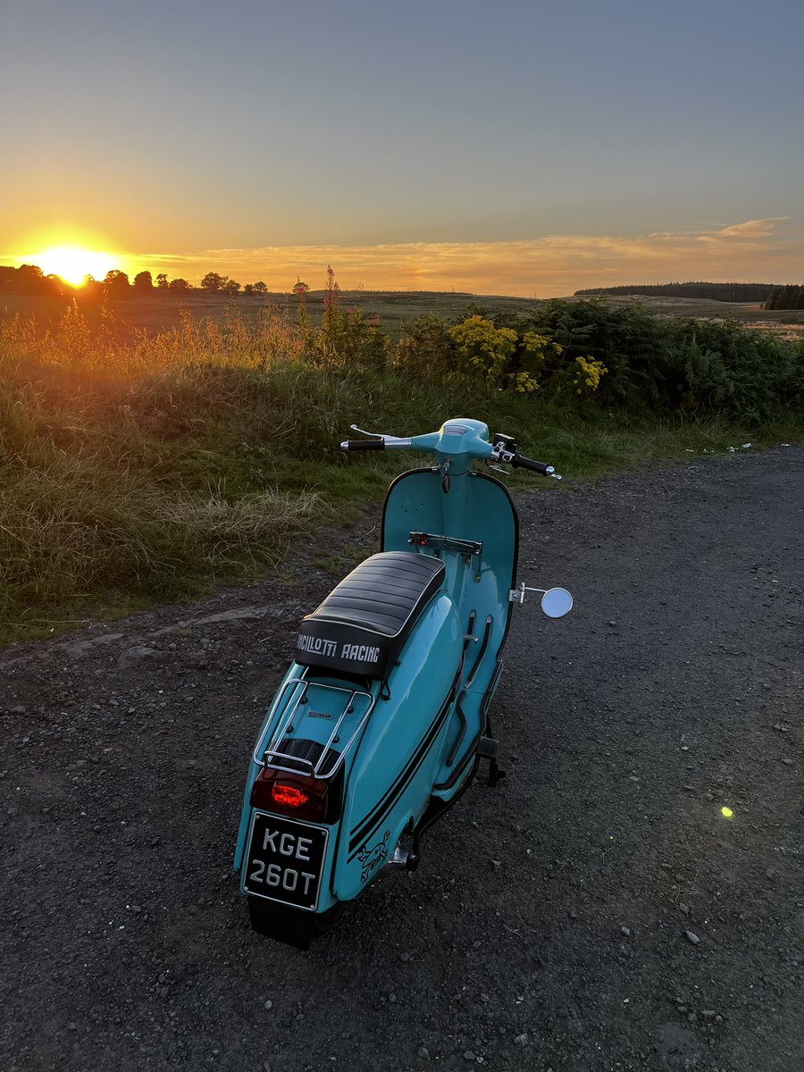robert2burns's tweet photo. Scootaboot #renfrewshire #runningin #gt240 #sundowner #2strokesmoke https://t.co/z97SpFYEyi