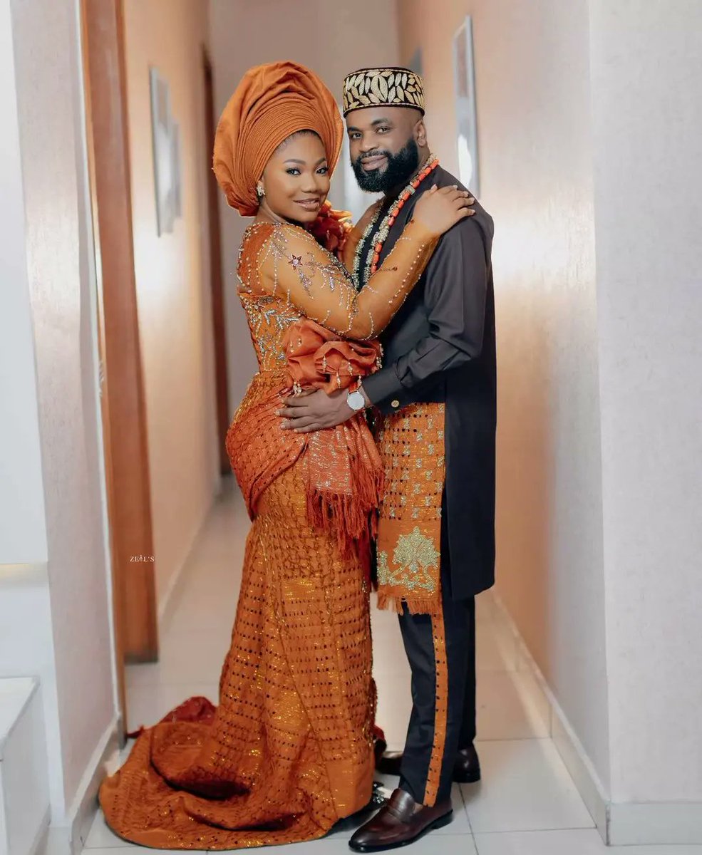 legitngnews's tweet photo. This love o na serious love nwantintin!
Gospel artist, Mercy Chinwo and Pastor Blessed shared photos from their traditional wedding ceremony.
They look so beautiful🥰🥰
📸: zealsphotography mercychinwo (Instagram)
#legitng #legitposts #mercychinwo #pastorblessed https://t.co/OV9O6geqHR