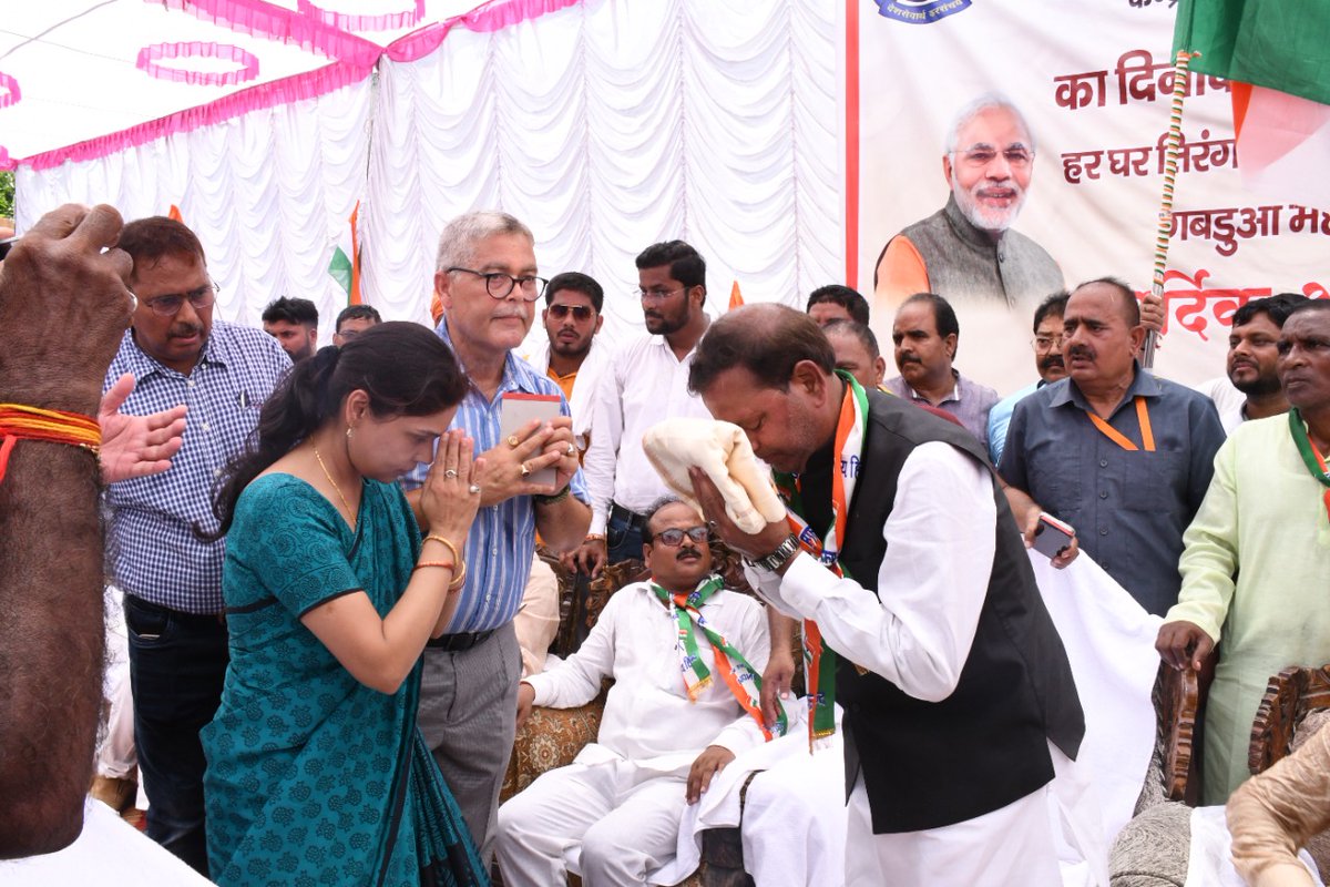 स्वतंत्रता दिवस के  75 वे वर्ष में आजादी  के अमृत महोत्सव के अंतर्गत  “हर घर तिरंगा” जन अभियान में बिशुनपुर देबरुआ में शहीद  स्मारक के प्रांगण  में कार्यक्रम का आयोजन सी.जी.एस.टी  वाराणसी के सौजन्य  से कराया गया |1/2 <a href="/cbic_india/">CBIC</a> <a href="/mppchaudhary/">Pankaj Chaudhary</a> <a href="/nsitharamanoffc/">Nirmala Sitharaman Office</a> <a href="/officeofPCM/">Office of Pankaj Chaudhary</a>