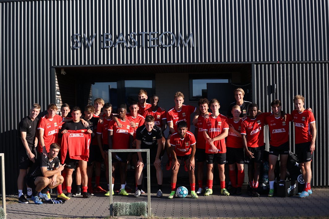 GA Eagles O21 belegde een trainingskamp bij <a href="/svbasteom/">SV Basteom</a> , een foto-impressie in bijgaand foto-album: flickr.com/photos/gaewatc… #kowetjeugd