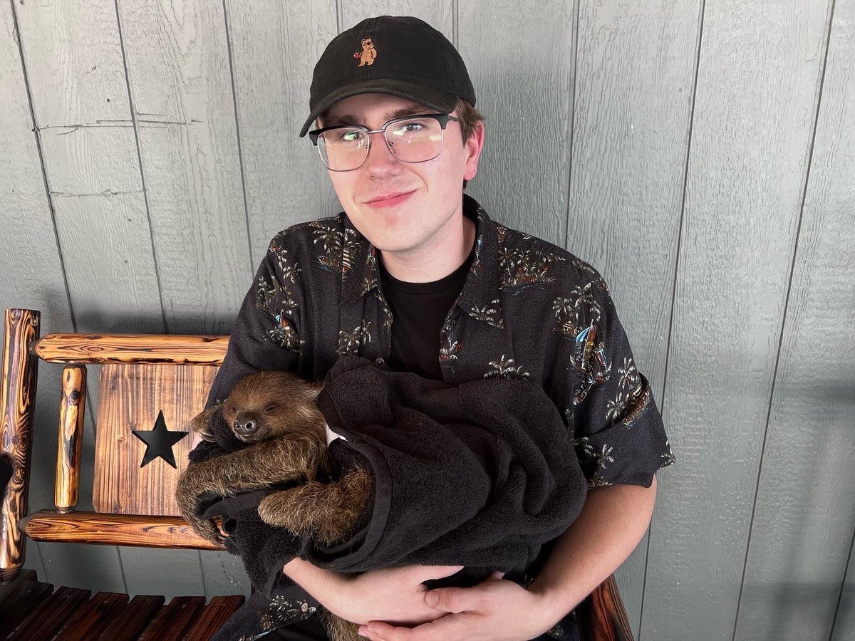TheyCallMeTowel's tweet photo. This was a memory I’ll never forget! #sloth #babysloth #zoo #twitch #pettingzoo #twitchtv #TwitchAffilate https://t.co/LcjQMRTdOH