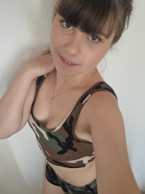 Kiss https://t.co/OkHyoRNvpA<a href="/tag/mlrgirls"class="tags"><span>#mlrgirls</span></a>