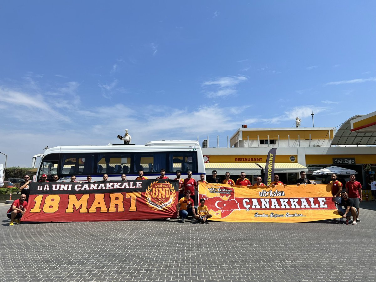 uAUNI18Mart's tweet photo. “ŞANLI GALATASARAY BU TARAFTARIN SENİNLE YAŞAR!”

GALATASARAYIMIZ - Giresunspor maçı için yoldayız.

#ultrAslanUNI https://t.co/0lZqprQyt8