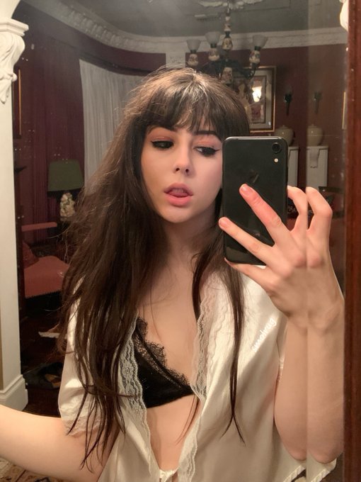 I want a boyfriend who likes romantic series on Netflix 😋&hearts;️ https://t.co/nsh8o4sfab