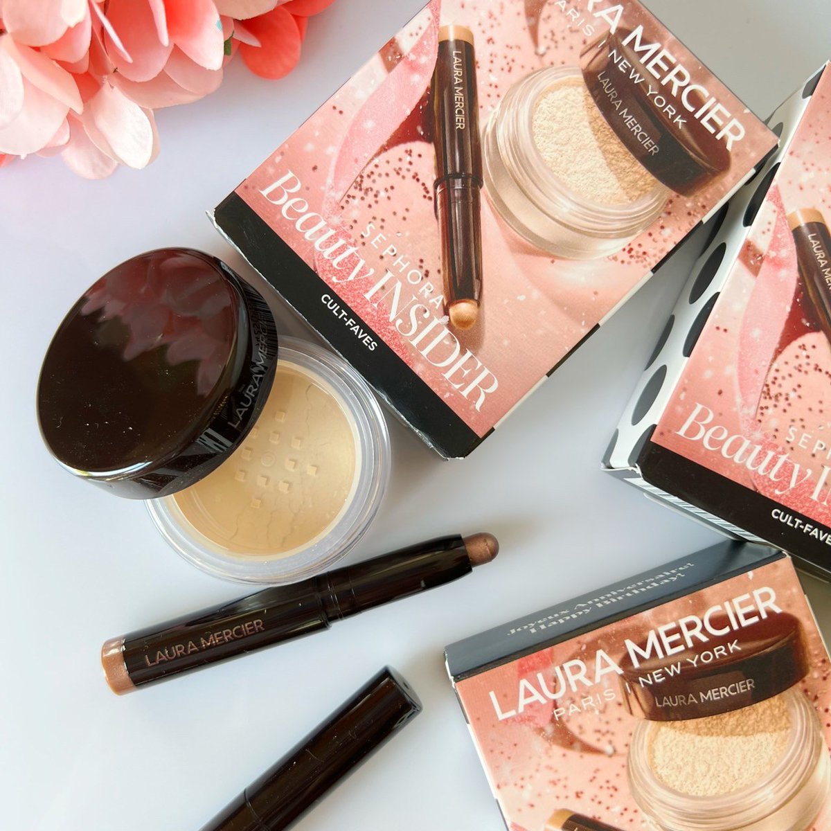 ALLSALESHOP94's tweet photo. พร้อมส่ง Laura Mercier Sephora Birthday Gift  
💰ราคา 590 ฟรีค่าส่ง

ชุด The Best !! คุ้มมาก
☘️  Laura Mercier Translucent Loose Setting Powder 5g.  
 
☘️ Laura Mercier Caviar Stick Eye Colour 1g สี Strapless

#ชี้เป้าโปรถูก #ชี้เป้าของถูก #ส่งต่อเครื่องสําอาง https://t.co/CjXKfXVN04