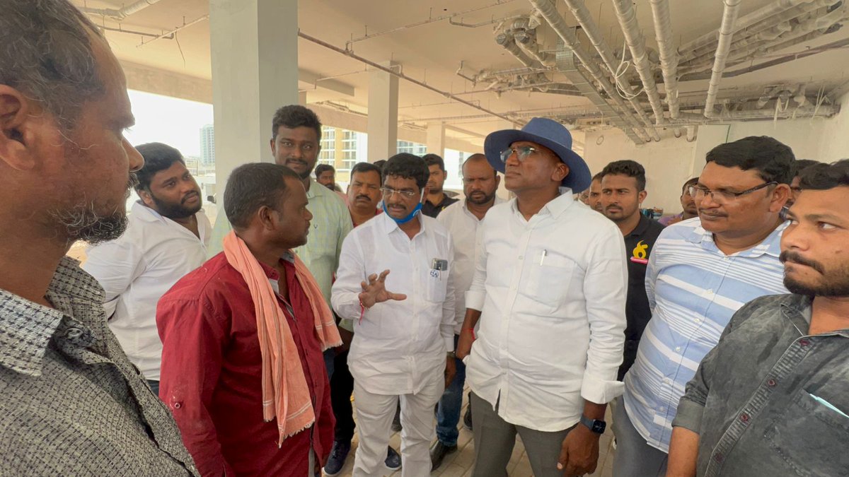 RSPFansWorld's tweet photo. గారు వారితో పాటు గల్ఫ్ కార్మికుల సమన్వయ కర్త,రాష్ట్ర ప్రధాన కార్యదర్శి మహతి రమేష్ గారు.
@RSPraveenSwaero
#RSPInDubai,#RSPInForeign https://t.co/3SYM05IXGb