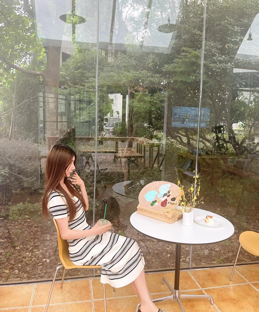 icccccceeee0528's tweet photo. A coffee shop hidden in the park🌳 https://t.co/ASklMrwE5D