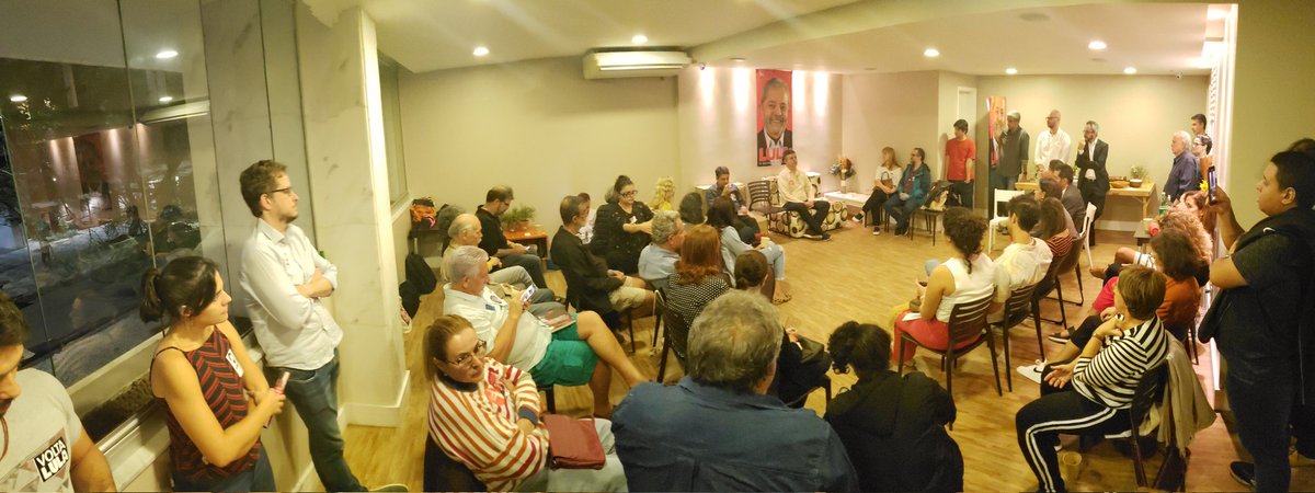 CPLEsquerdaRJ's tweet photo. Nosso comitê recebeu ontem à noite, para um bate-papo, os pré-candidatos @wadih_damous (Dep Federal) e @ROBSON_LEITE (Dep Estadual). https://t.co/RbZbRHZ9L6