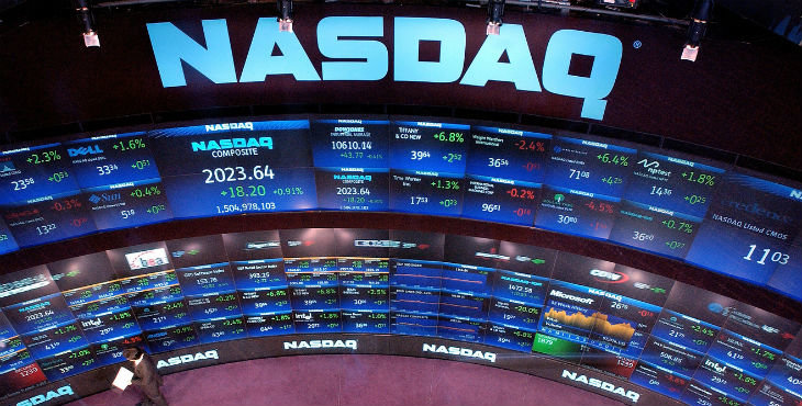 ¡MEGAHILO con las 20 empresas más importantes del Nasdaq 100!

Compartiré contigo dosieres en una sola imagen, con todos sus datos fundamentales y ratios de valoración.

¡Guárdalo y compártelo con otros inversores que les pueda ayudar porque contiene mucho valor!

¡Comenzamos!