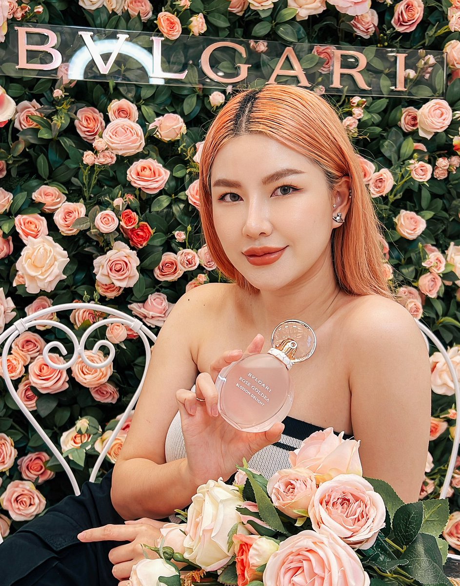 Mlie_Makeup's tweet photo. ฟีลกุหลาบหอมแพงยกให้ไลน์นี้ น้ำหอม Bvlgari กลิ่นล่าสุดก็คือหอมมากกกก Rose Goldea Blossom Delight EDT เป็นกุหลาบที่มีความเฟรชสดชื่นดูเป็นสาวสดใส เป็นโรสที่มีเสน่ห์ ไม่หวานเลี่ยนเลยแซมกลิ่นเกรปฟรุตและพิโอนี ✨💐

#Bvlgatiparfums #Rosegoldea #blossomdelight #anythingispossible https://t.co/0184skyUuG