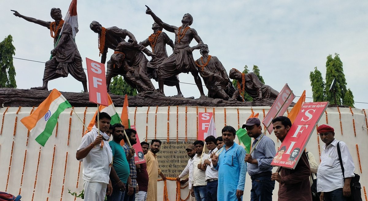 MayukhDuke's tweet photo. The courage of the 7 martyrs of Patna has faded from public memory.They were shot by the British Police while hoisting the tricolour flag on the state assembly. Today SFI Remembers the unsung heroes &amp; announced to start the Eastern jatha from the place of their martyrdom in Patna https://t.co/vW6mIBYbWL