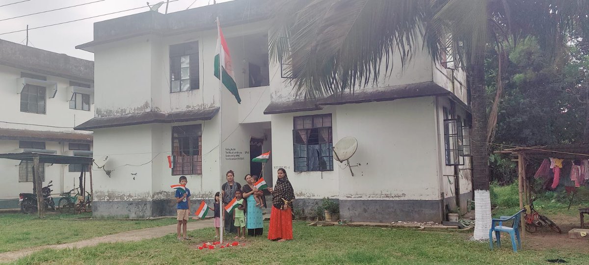 Dhananj75043276's tweet photo. #AzadiKaAmritMahotsav
#HarGharTiranga
#HarGharTirangaAssam

@PMOIndia
@HMOIndia
@MinOfCultureGoI
@CMOfficeAssam
@himantabiswa
@DGPAssamPolice
@assampolice 

Jai Hind 🇮🇳🥰
@20THAPIRBN  HQ family members 🇮🇳✊ https://t.co/o6TgeBeian