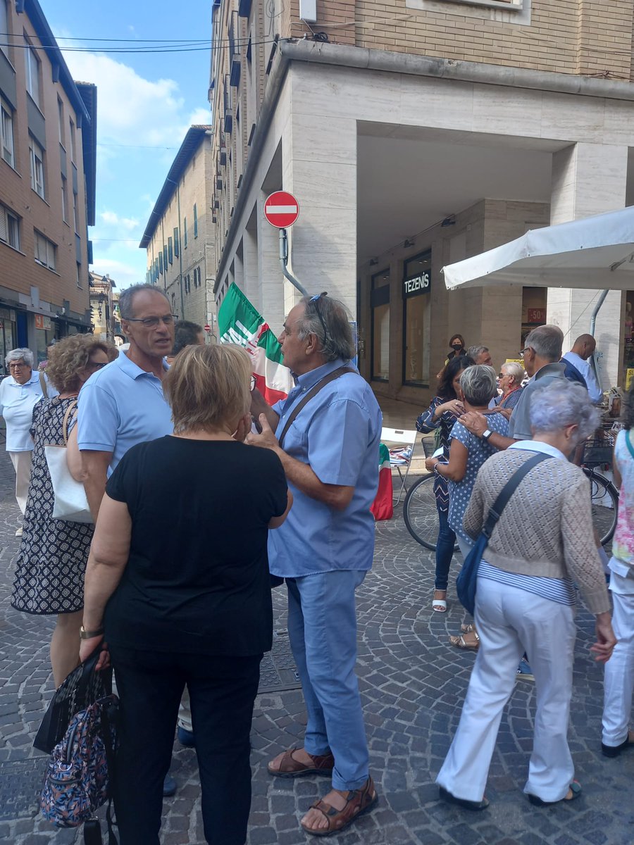 ForzaMarche's tweet photo. Mattina di incontri a #Fano.
Presente il nostro assessore regionale Aguzzi.

@forza_italia 
@frabattistoni 
@Antonio_Tajani https://t.co/LUXvHnkjGi