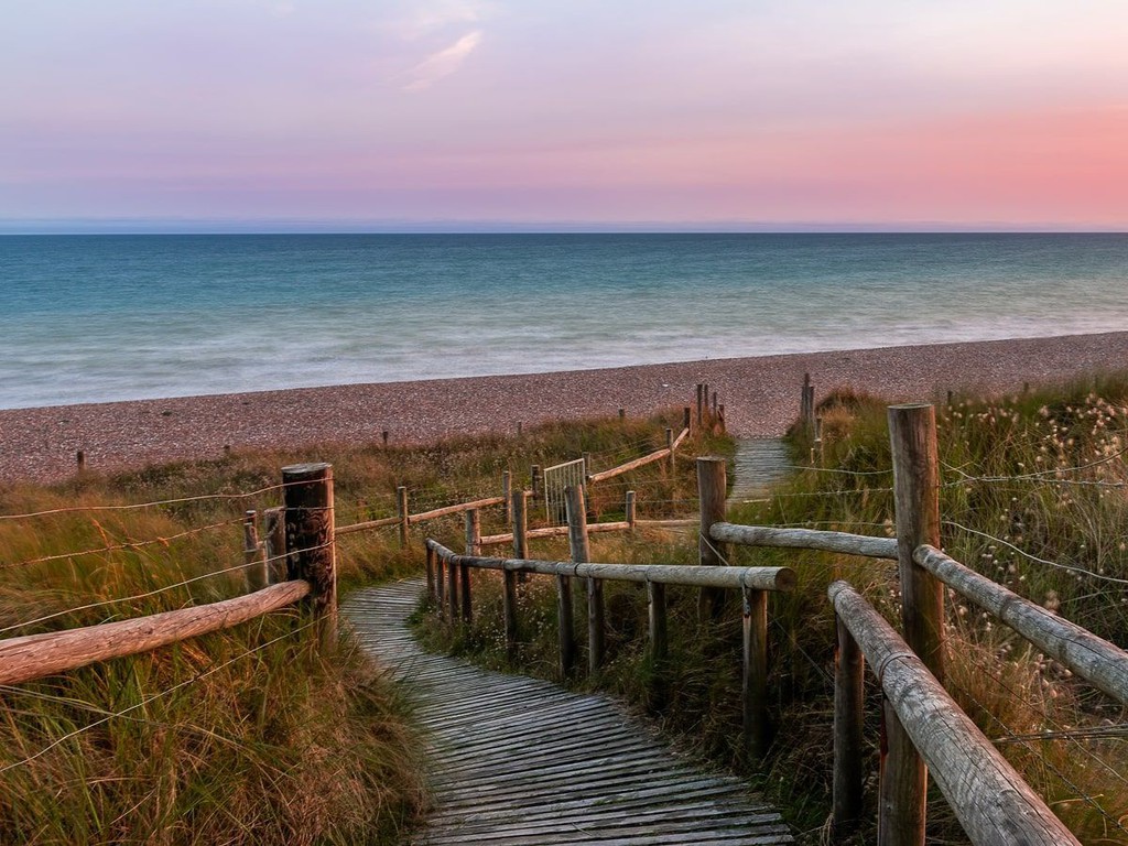 PassportsPlanes's tweet photo. Whether you’re going to be spending time at the beach or walking around the lanes of Brighton, these FitFlop sandals are great – stylish and comfortable to walk in too.

Read more 👉 https://t.co/lBkzM3BdB7

#comprehensivepackinglist #ukpackingguide #ukpackinlist #packinglist https://t.co/dkaCnRo7MX
