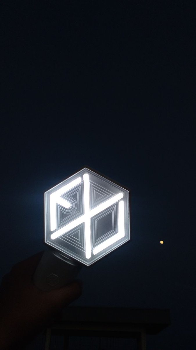 matchalaq's tweet photo. Hebat banget ya kita? Udah berjuang sampai akhir, walaupu hasil gak sesuai sama harapan. Tapi kita udah memberikan yang terbaik sampai akhir. Terharu banget sama exol, padahal di cendol warganya pas awal vote masih 900k sekarang udah 1M loh🥺

#ThankYouEXOL https://t.co/A1EjbX5R3g
