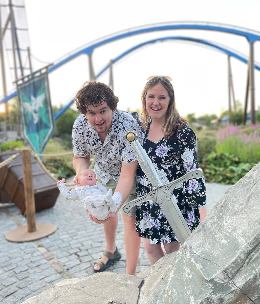 tessamaessen's tweet photo. Je kunt niet vroeg genoeg beginnen! ✨ #Toverland #Efteling https://t.co/9d6w3tR05t