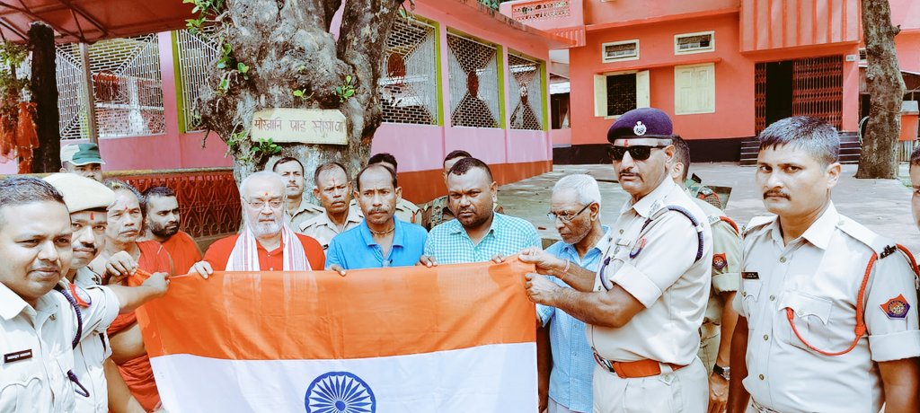 NABAJYOTI99's tweet photo. Azadika Amrit Mahotsav.

#AzadiKaAmritMahotsav
#HarGharTiranga
#HarGharTirangaAssam

@PMOIndia
@HMOIndia
@MinOfCultureGoI
@CMOfficeAssam
@himantabiswa
@DGPAssamPolice
@assampolice
@20THAPIRBN https://t.co/5cozkNTP79