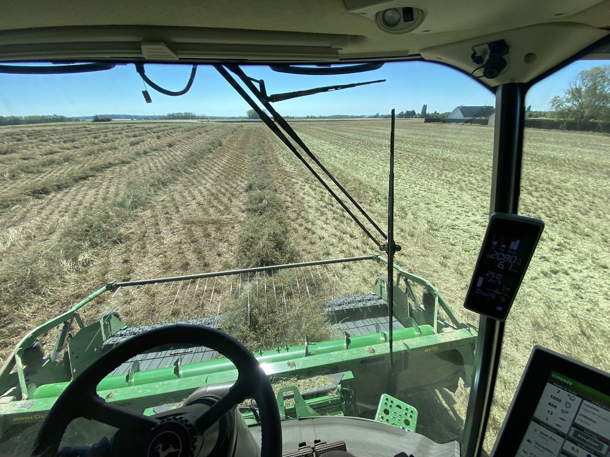 Moisson des luzernes PG a la canadienne  🇨🇦 #ceuxquifontlessemences <a href="/LaFNAMS/">FNAMS</a> <a href="/_BourgogneDuSud/">Bourgogne Du Sud</a> #bourgogne