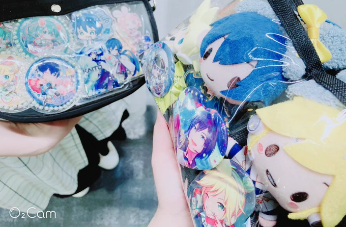 マジミラ大阪2日目めちゃくちゃ楽しかった〜!!!!!!さとしょと2人で行ってきました3枚目は社ゴさんと僕のサコッシュ社ゴさんと出会い厨して、レンくんとかいとさんのグッズ交換してもらっちゃったつぎは幕張だ〜!!!#マジミラ10th 