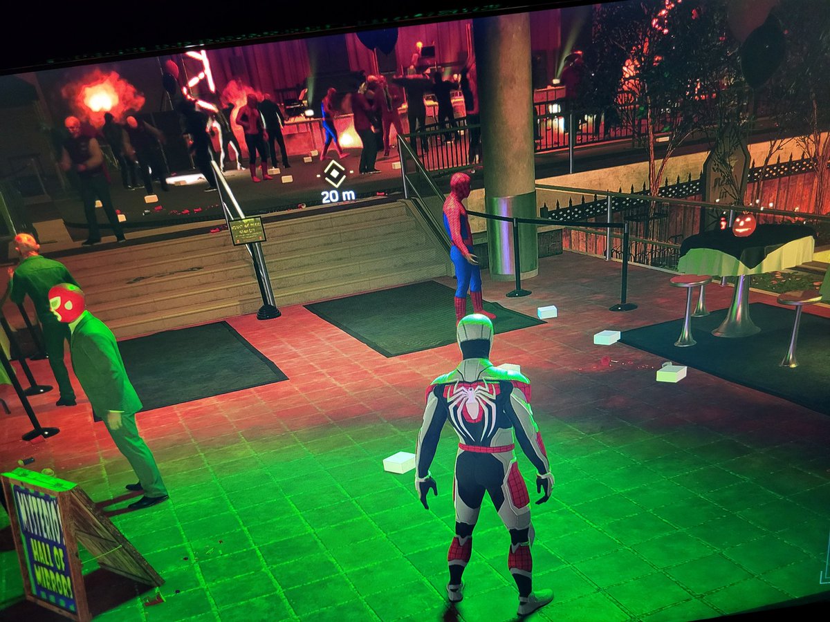 CDread70's tweet photo. @insomniacgames encountered this. It seems that on the Doctor delany mission some of the npcs haven't spawned correctly and only leave their cube and their hit box. Small but important to bring to your attention. (Possibly due to low crowd density) https://t.co/YpjJYvFDEp